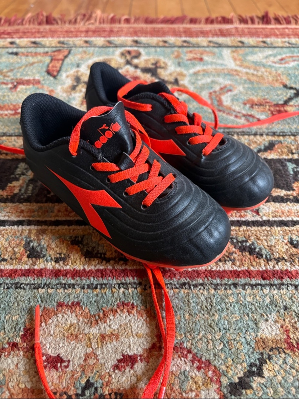 Diadora kids soccer cleats like new